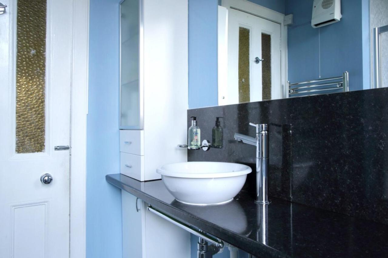 And Spacious 2 Bedroom Flat With Garden Appartement *